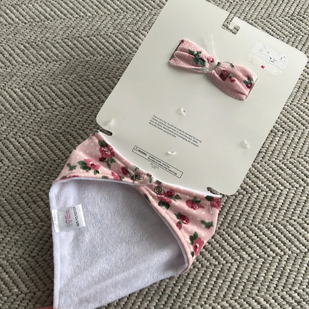 Baby bundle bow socks and bib NWT